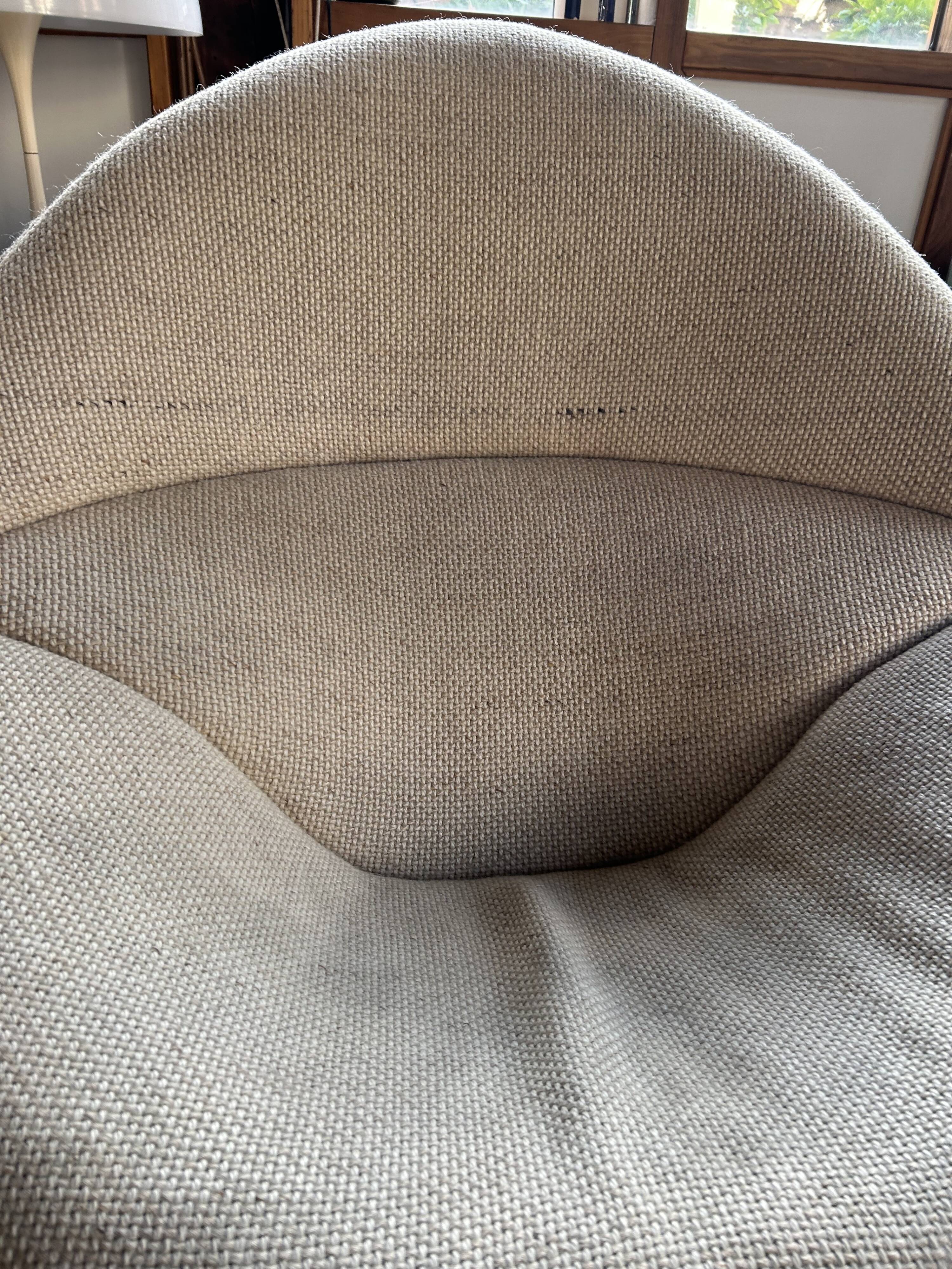 Pierre Paulin F422 Artifort Swivel Globe Armchairs