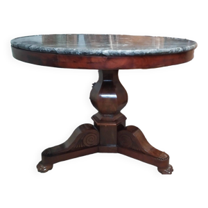 Guéridon avec un marbre