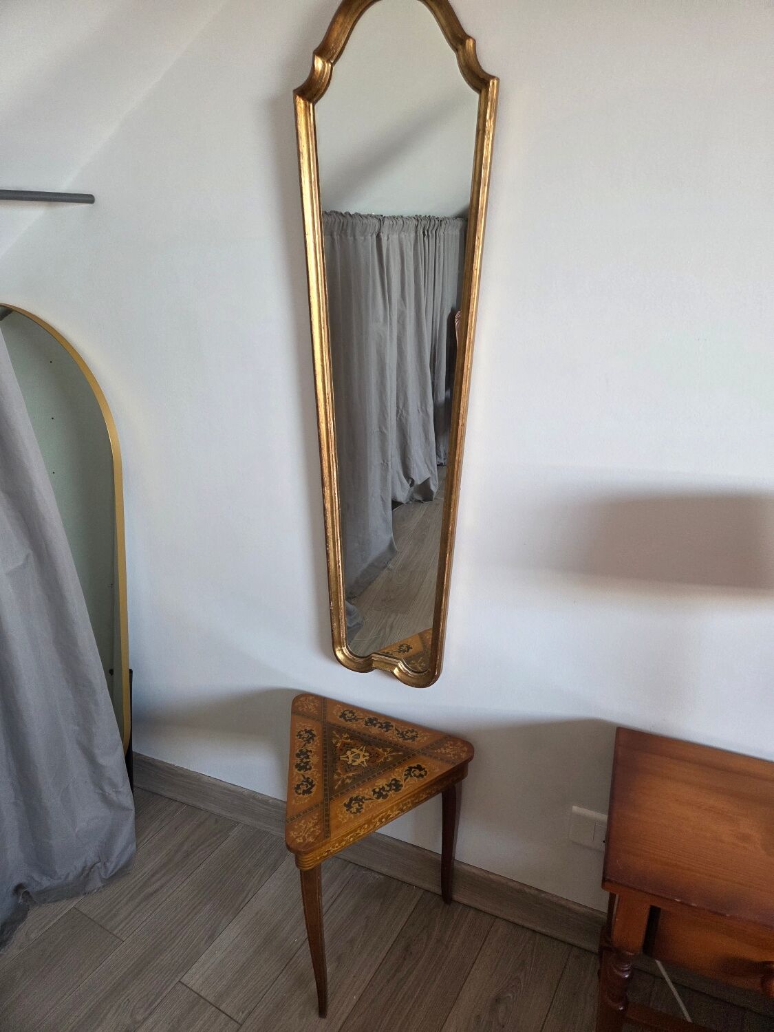 Musical table in the Sorrento style