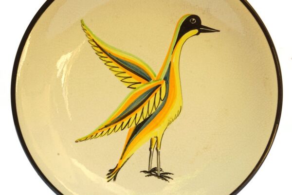 Plat Oiseau En Céramique Du milieu Du Siècle, Peinte À La Main Français Poterie D’art Uzes Signée A Rochat