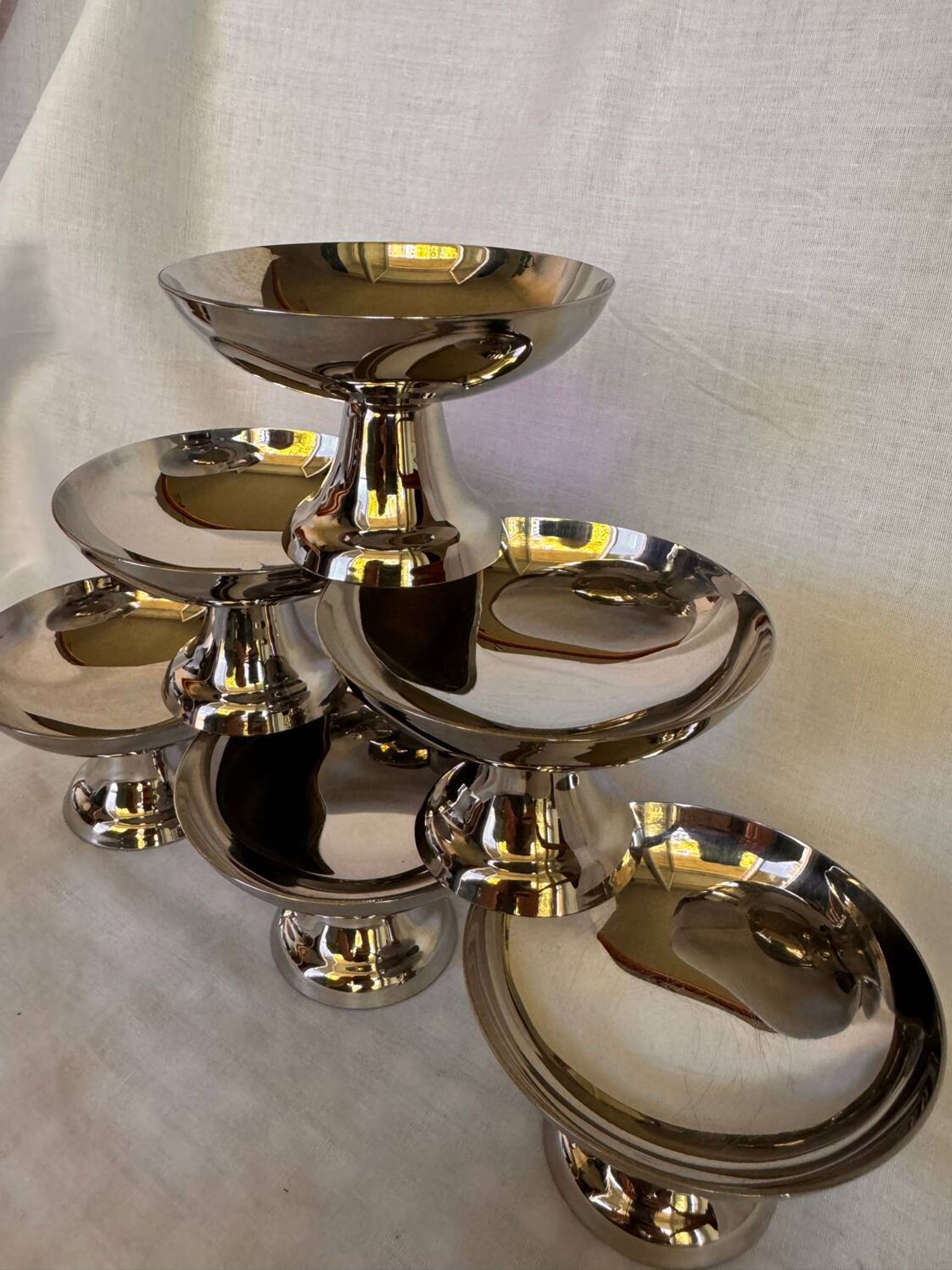 Set of 6 stainless steel ice cream bowls by Guy Degrenne with matching spoons.