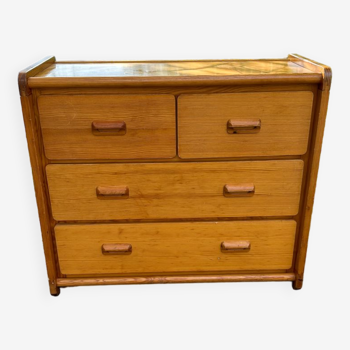 Mountain chest of drawers