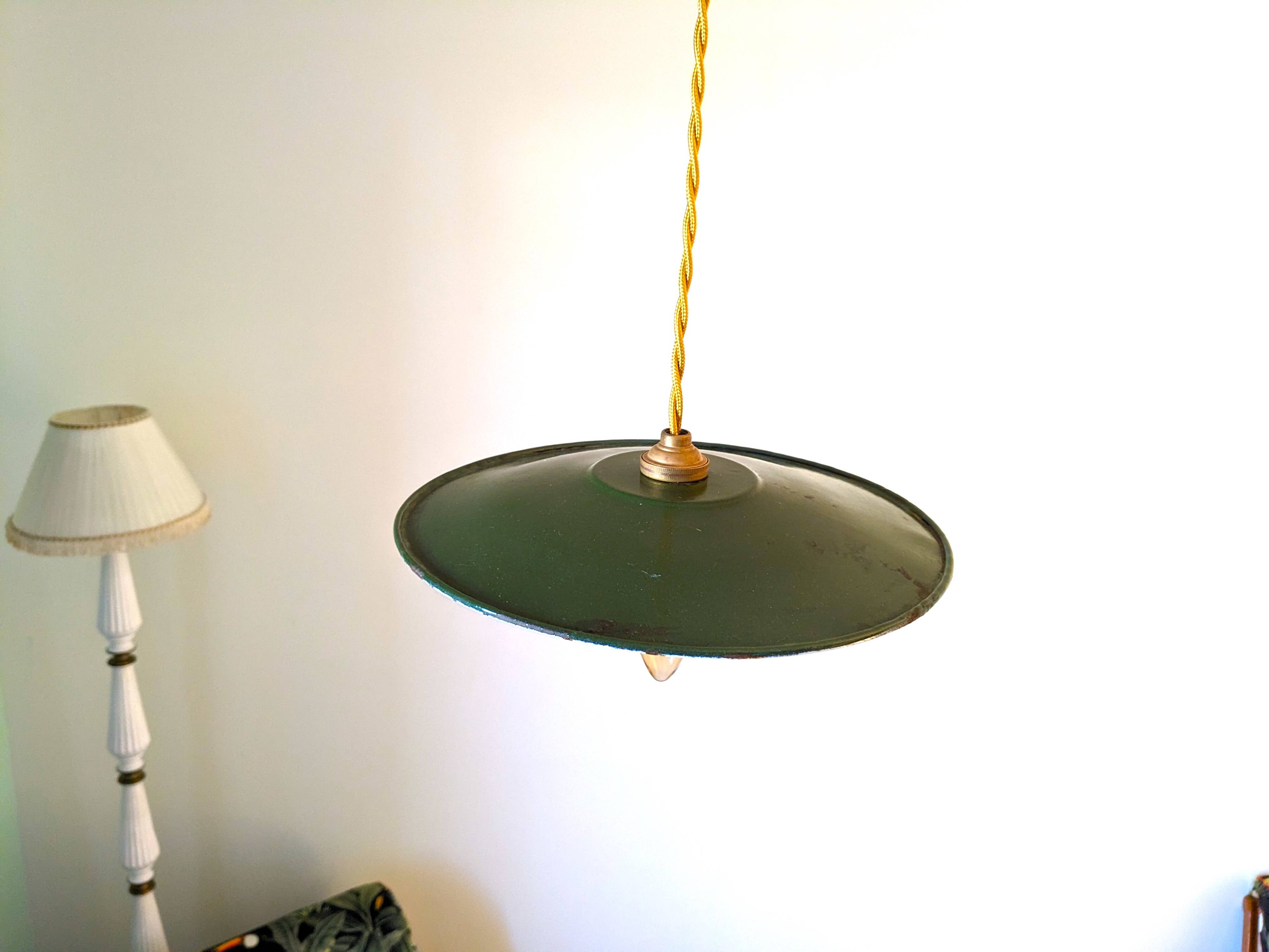 Vintage green enamelled metal suspension, antique industrial light fixture.