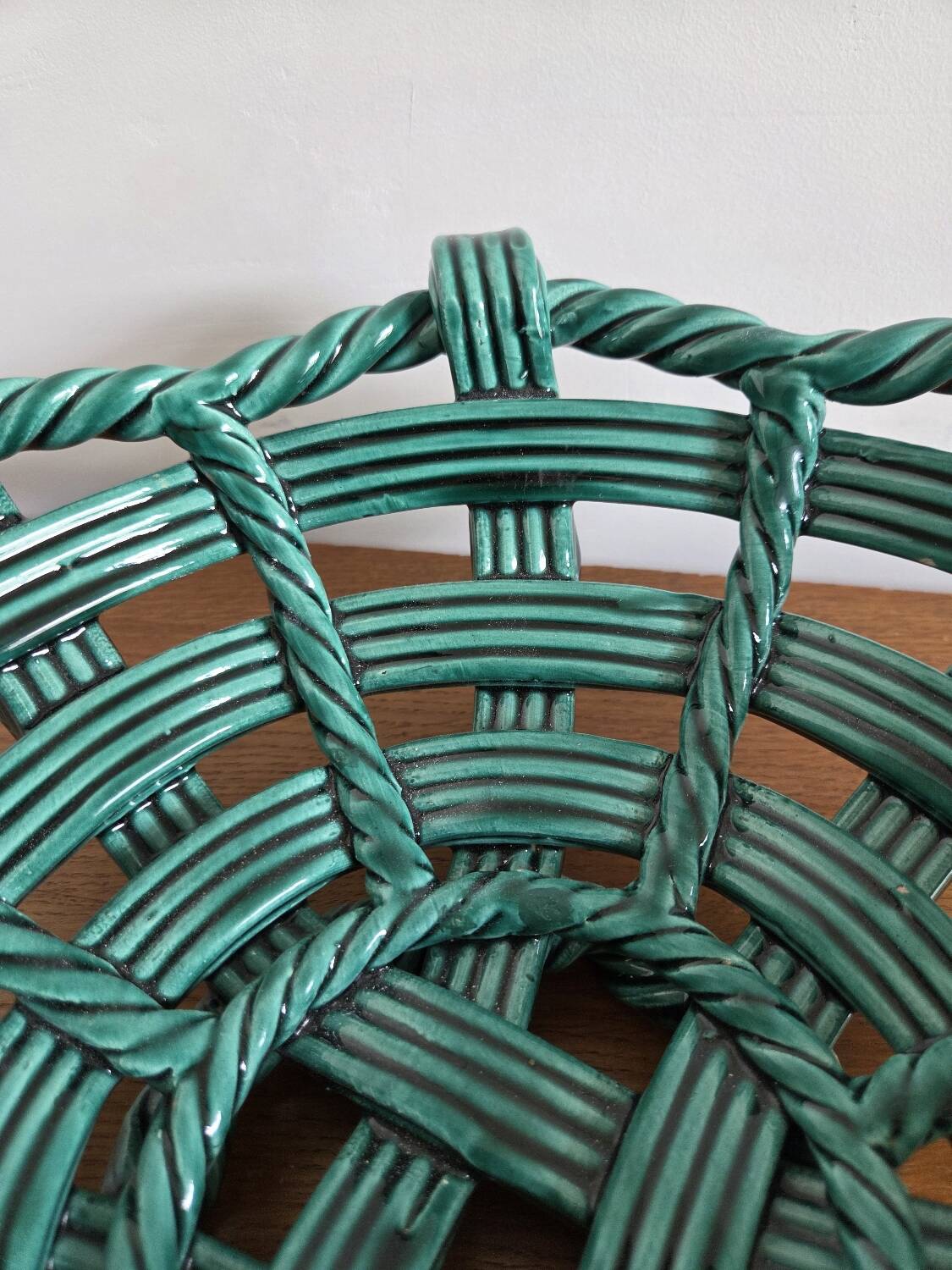 Woven ceramic fruit bowl