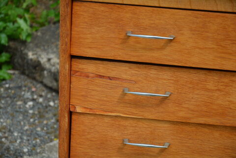 The 1950s vintage Dresser