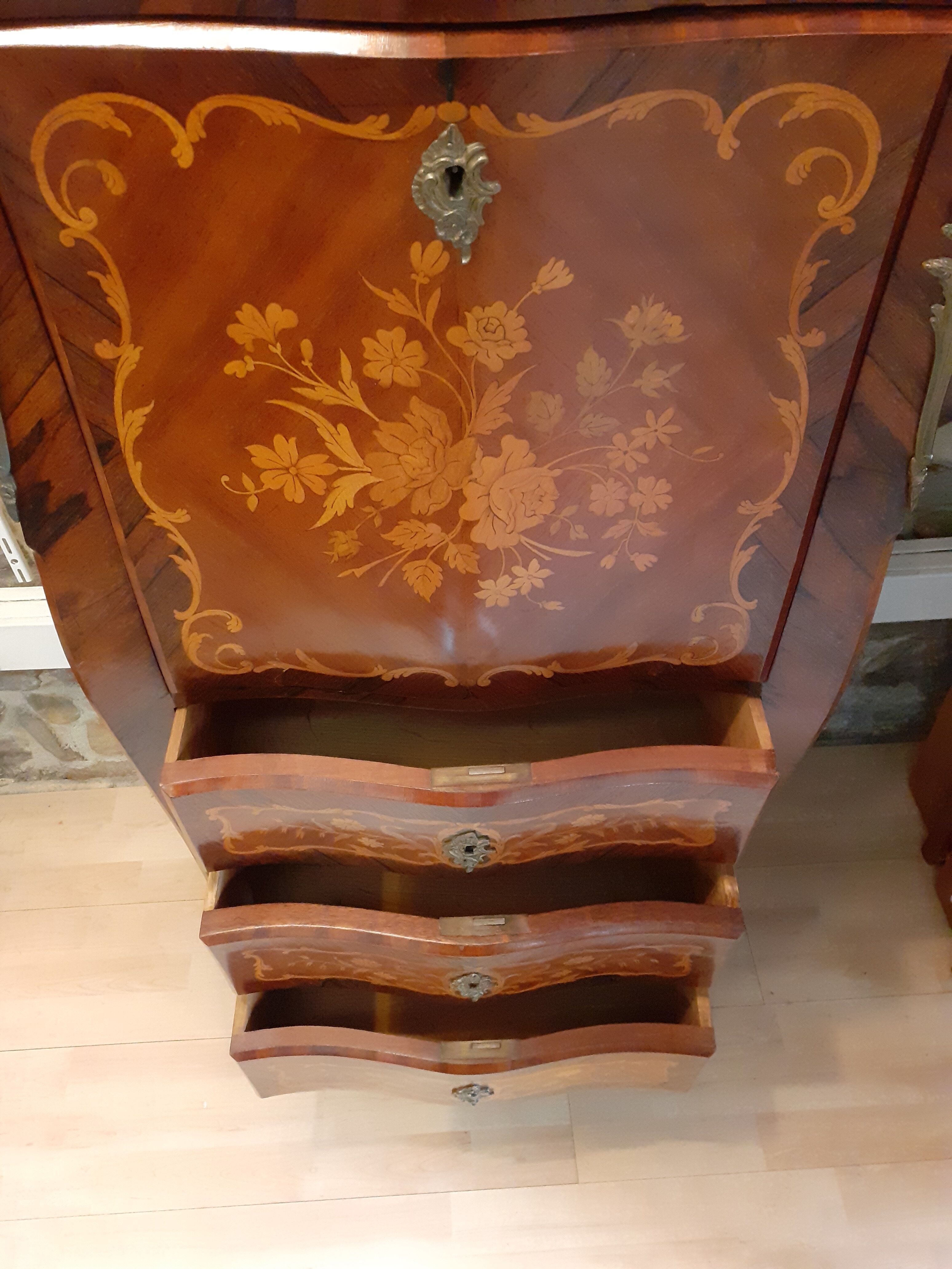 Louis XV-style lady secretary, in rosewood veneer flower decoration.