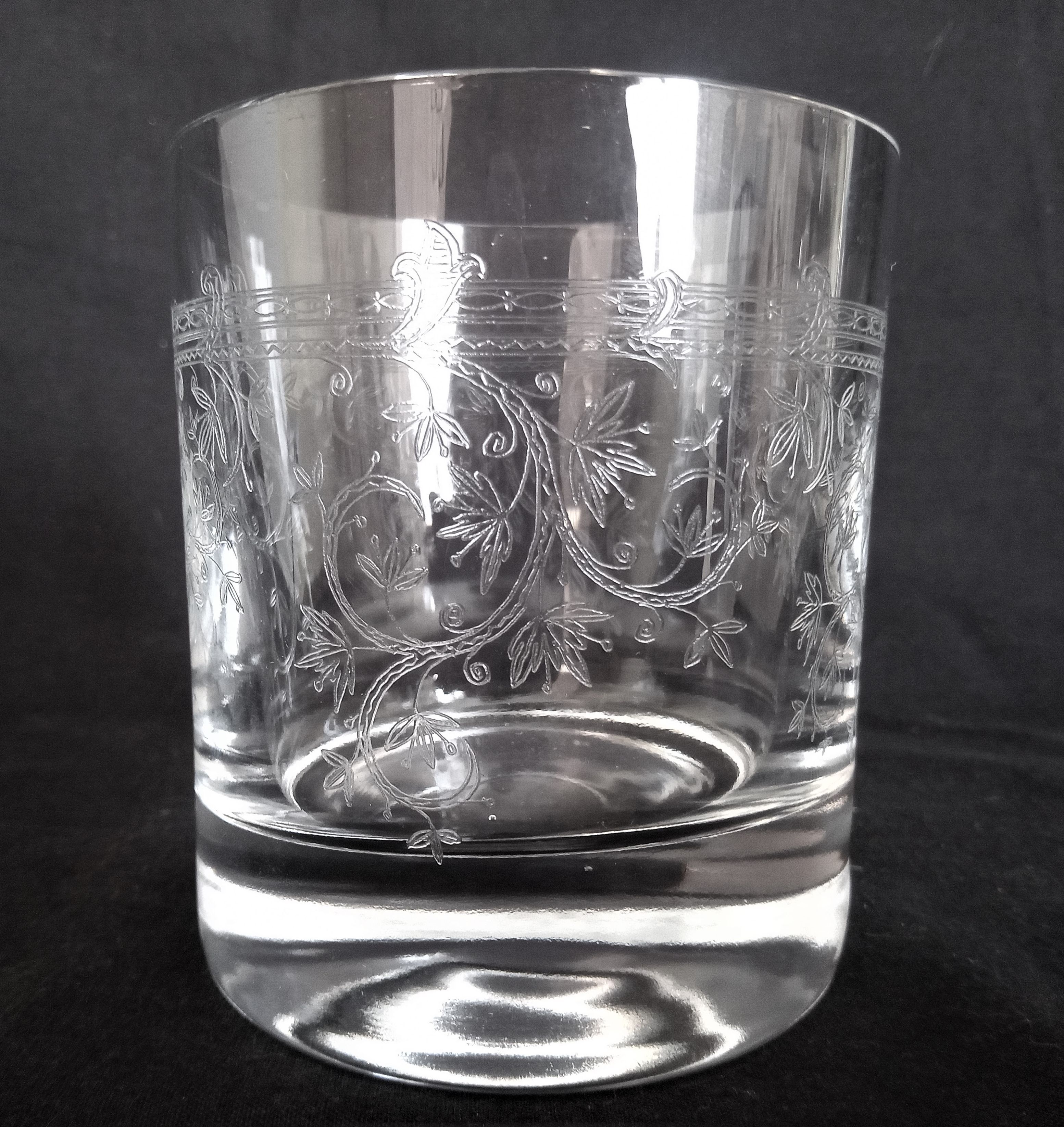 Set of 6 whisky glasses engraved with floral motifs