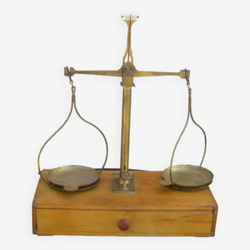 Jeweler's scale