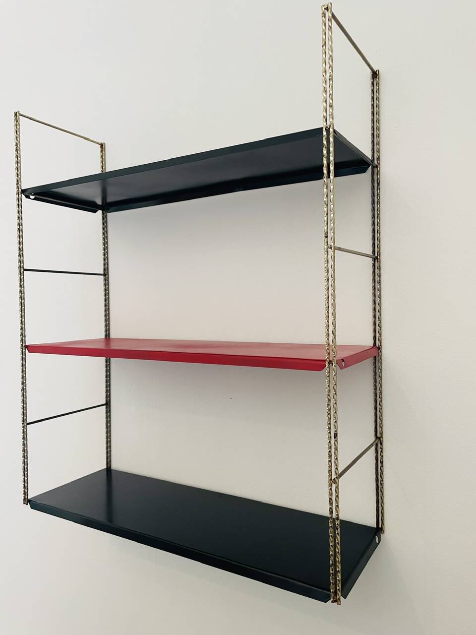 Adjustable wall shelf Mid-Century Modern in brass and metal