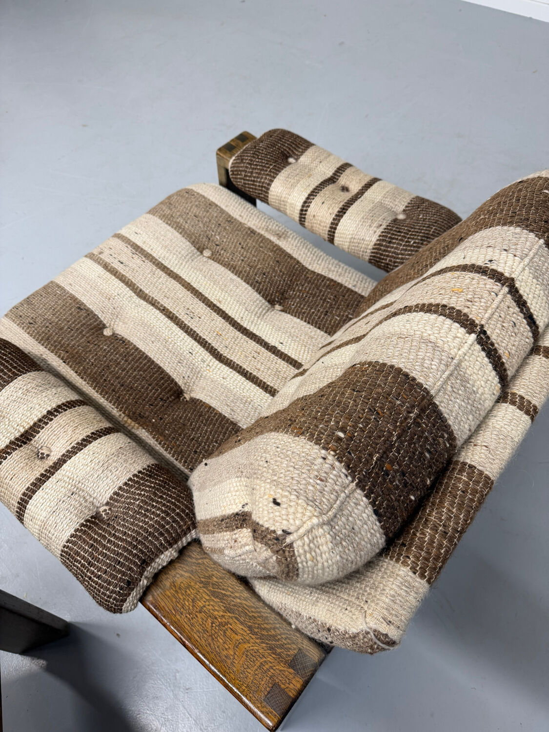 Vintage 1970s design armchair made of wood and fabric.