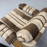 Vintage 1970s design armchair made of wood and fabric.