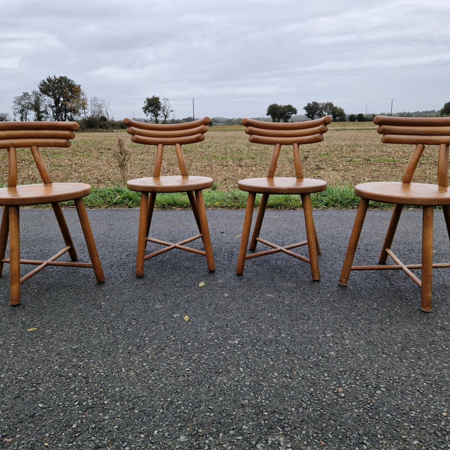 Set of 4 solid organic chairs