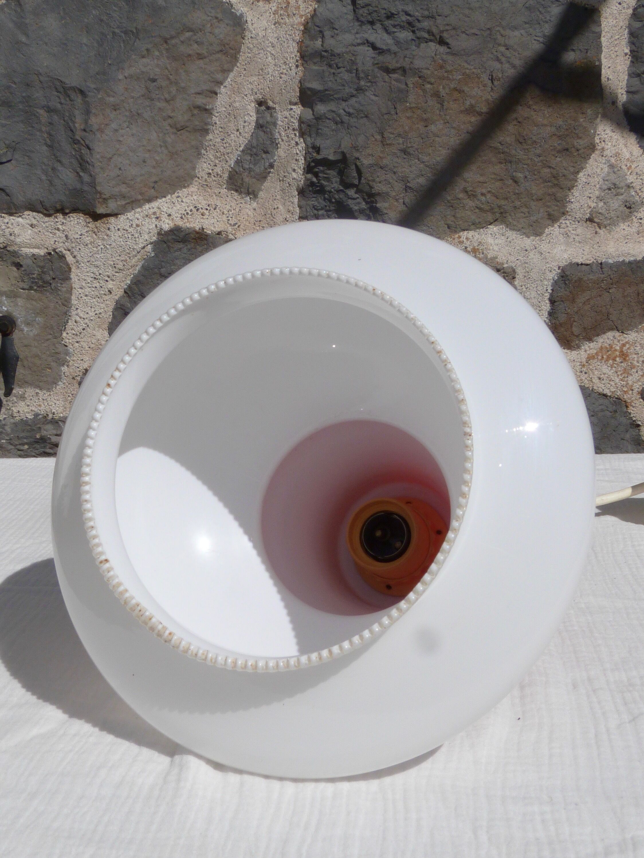 Suspension in opaline and wood