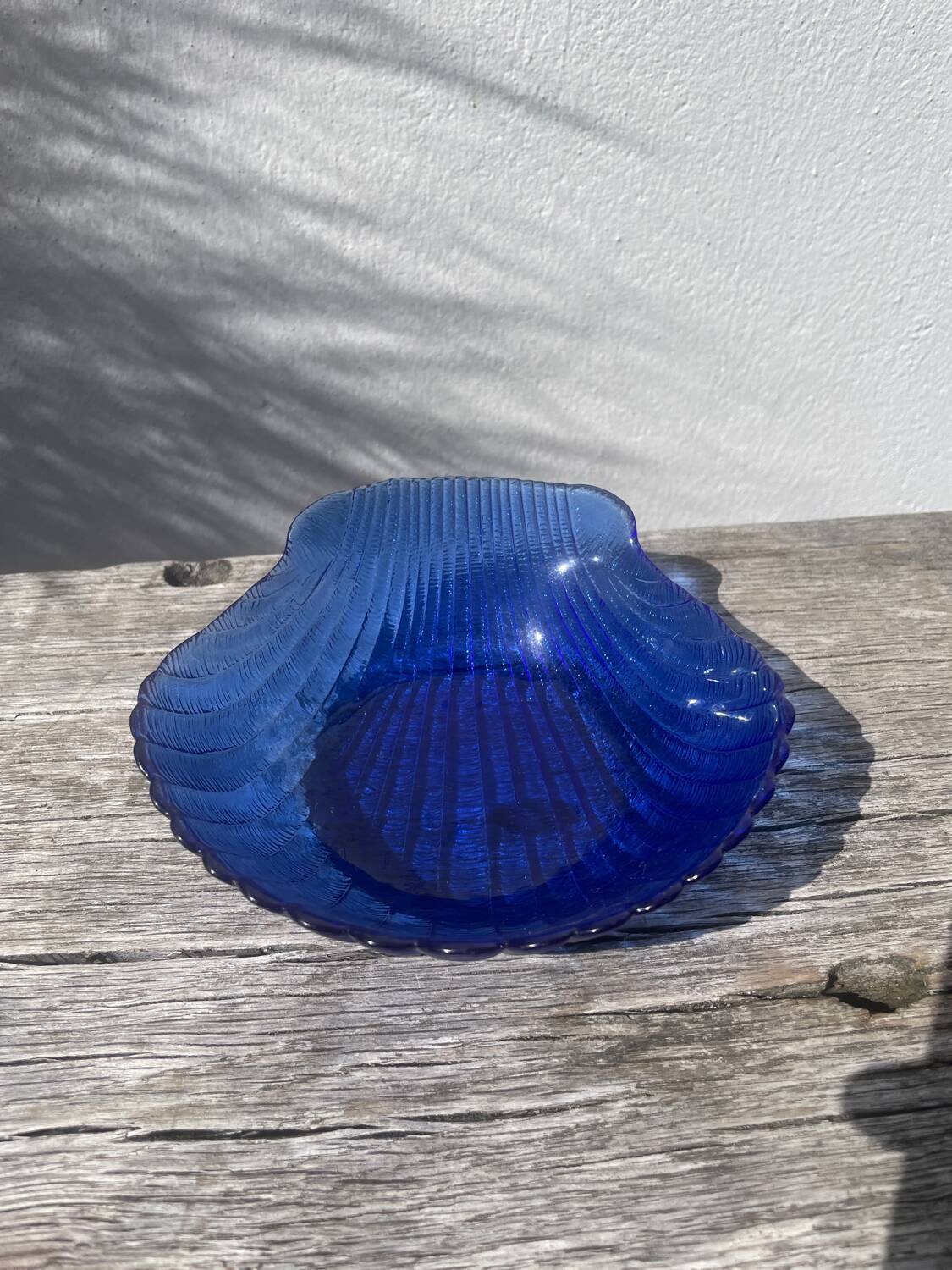 Blue glass shell emptier
