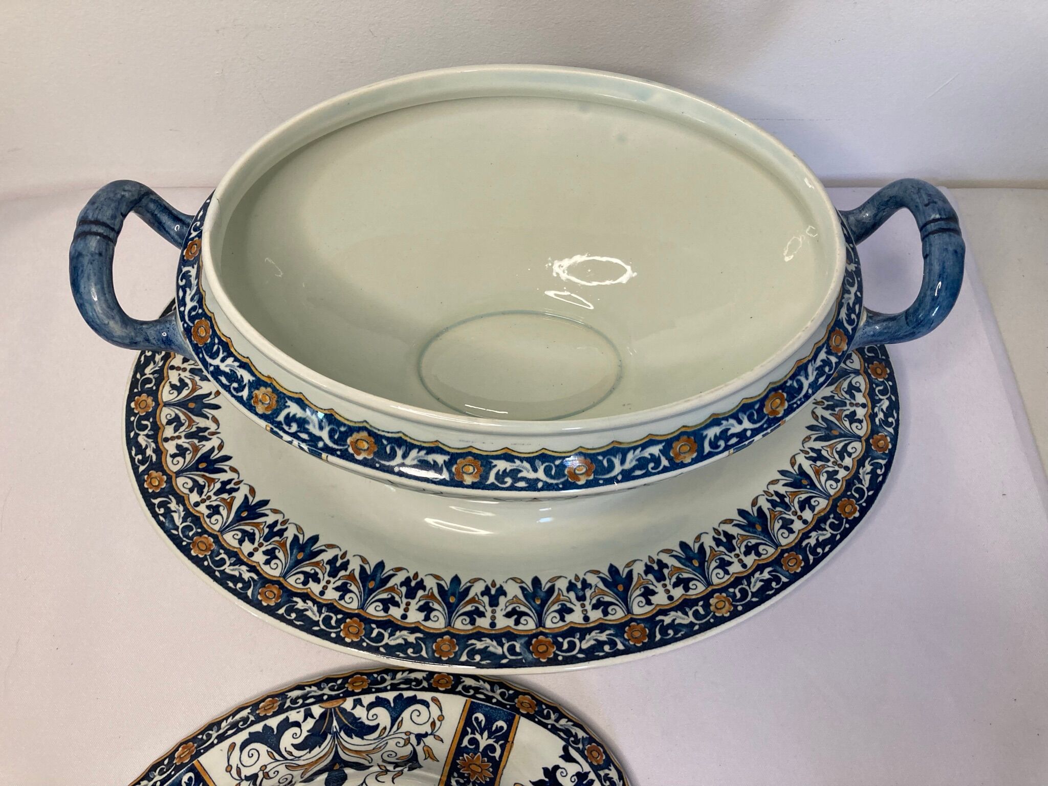 GIEN Soup and sleeping in earthenware decoration of lambrequins XXth