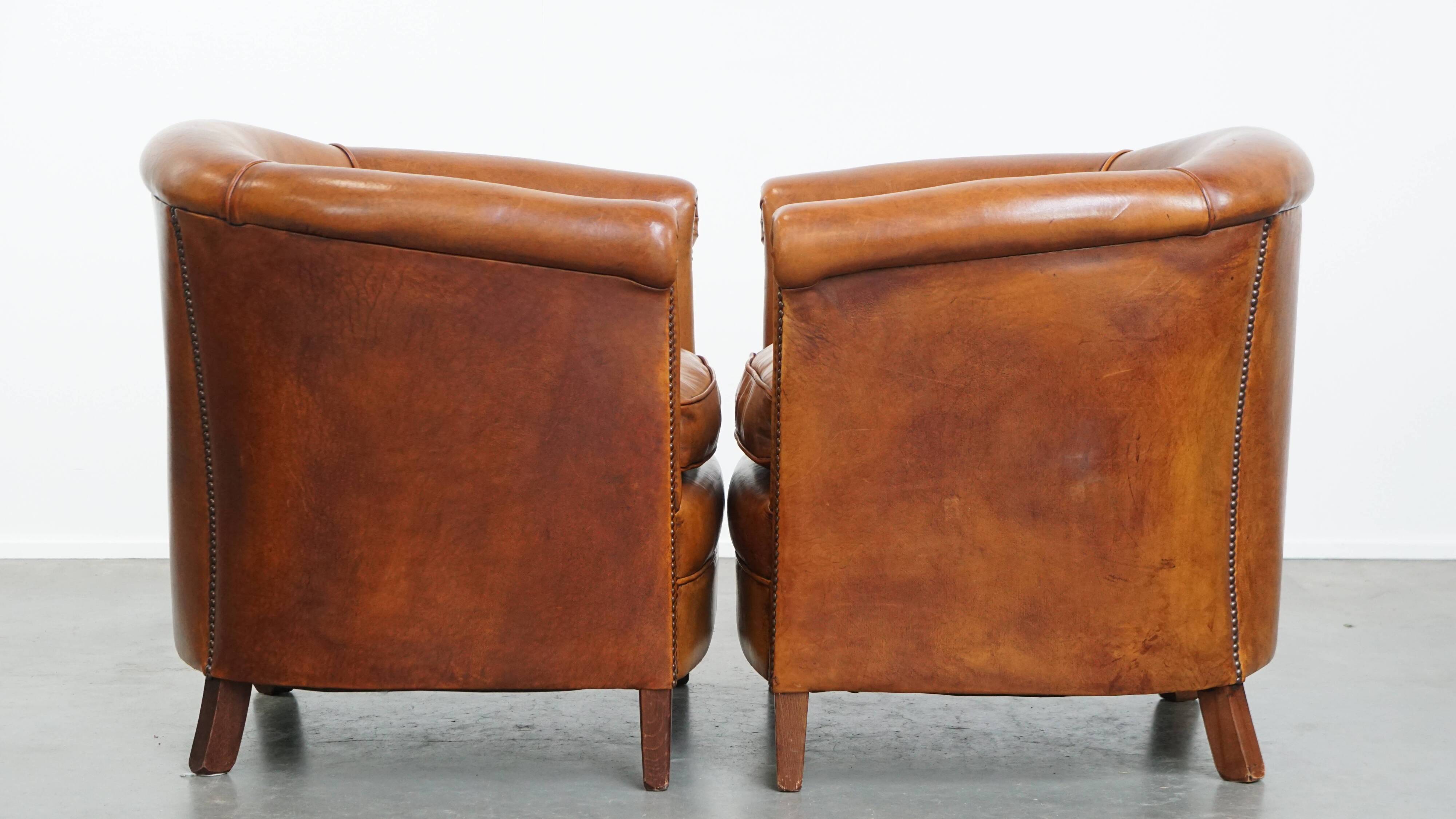 Set of 2 sheepskin leather club chairs