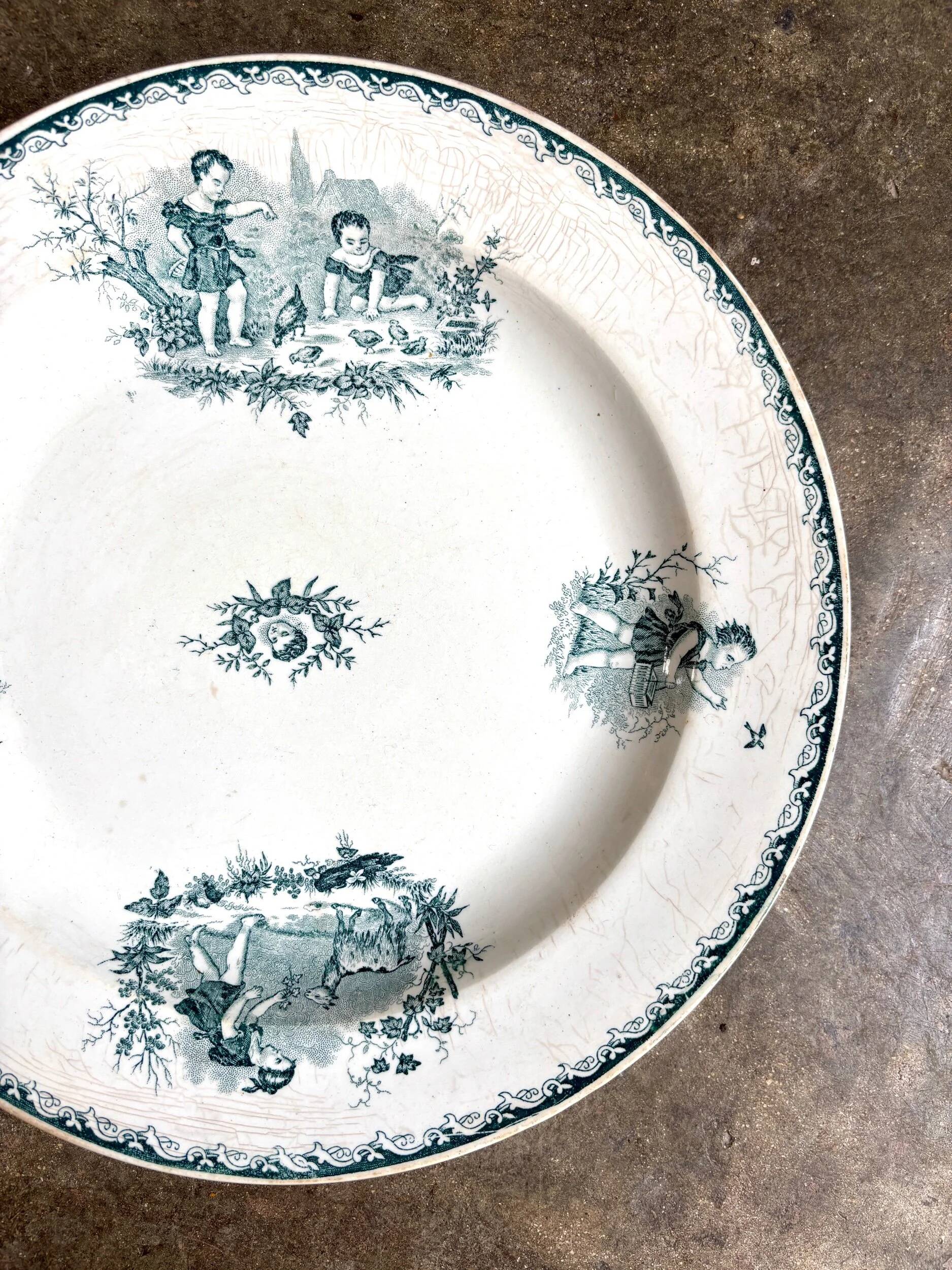 Plat rond en terre de fer verte