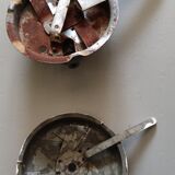 2 ceiling lights/globes