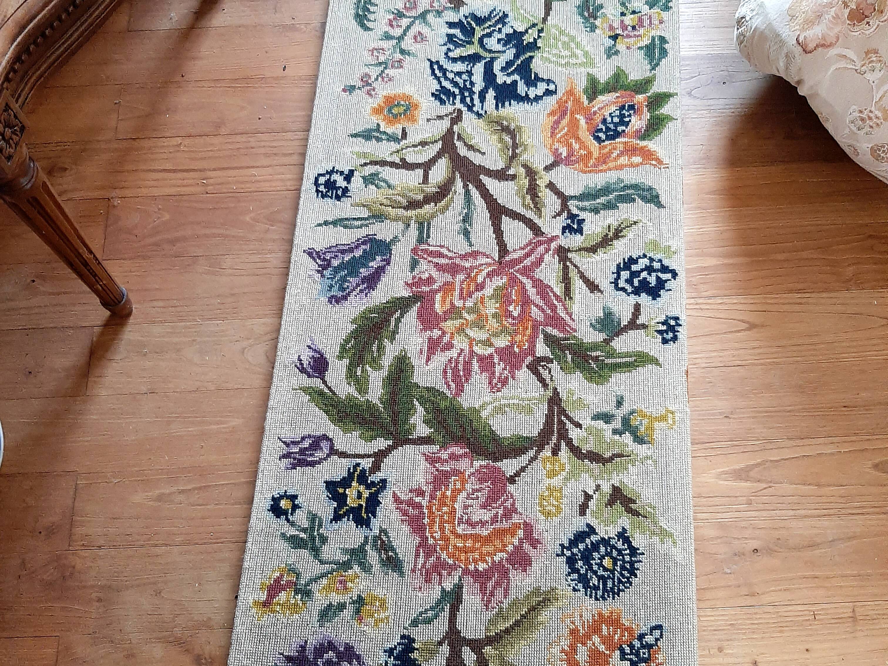 1970s wall tapestry with large multicoloured flowers