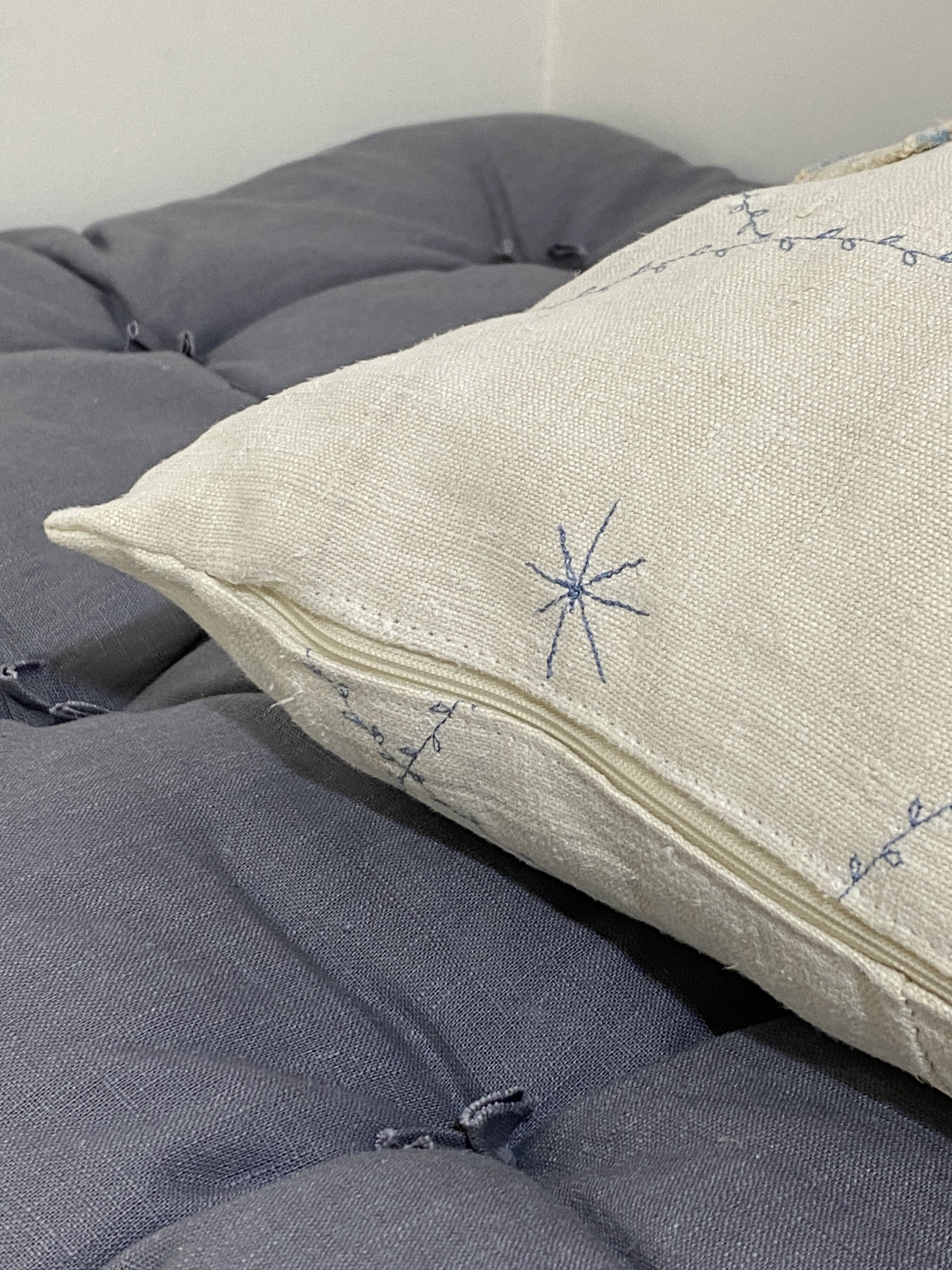Cushion in old canvas Kilim style