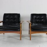 Ensemble de deux fauteuils au design scandinave avec coussins en cuir noir