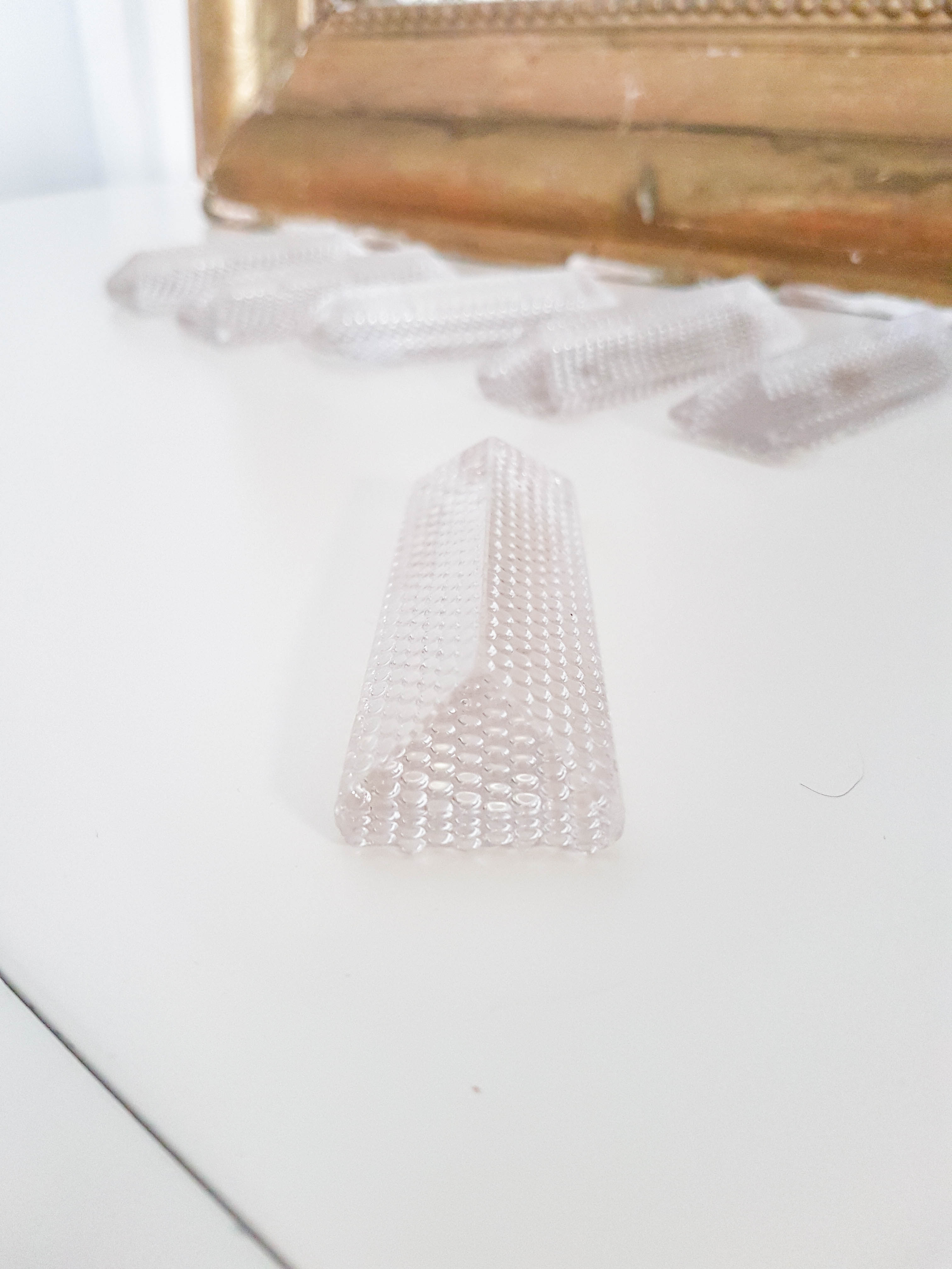 Lot of 6 bubbled glass knife holders