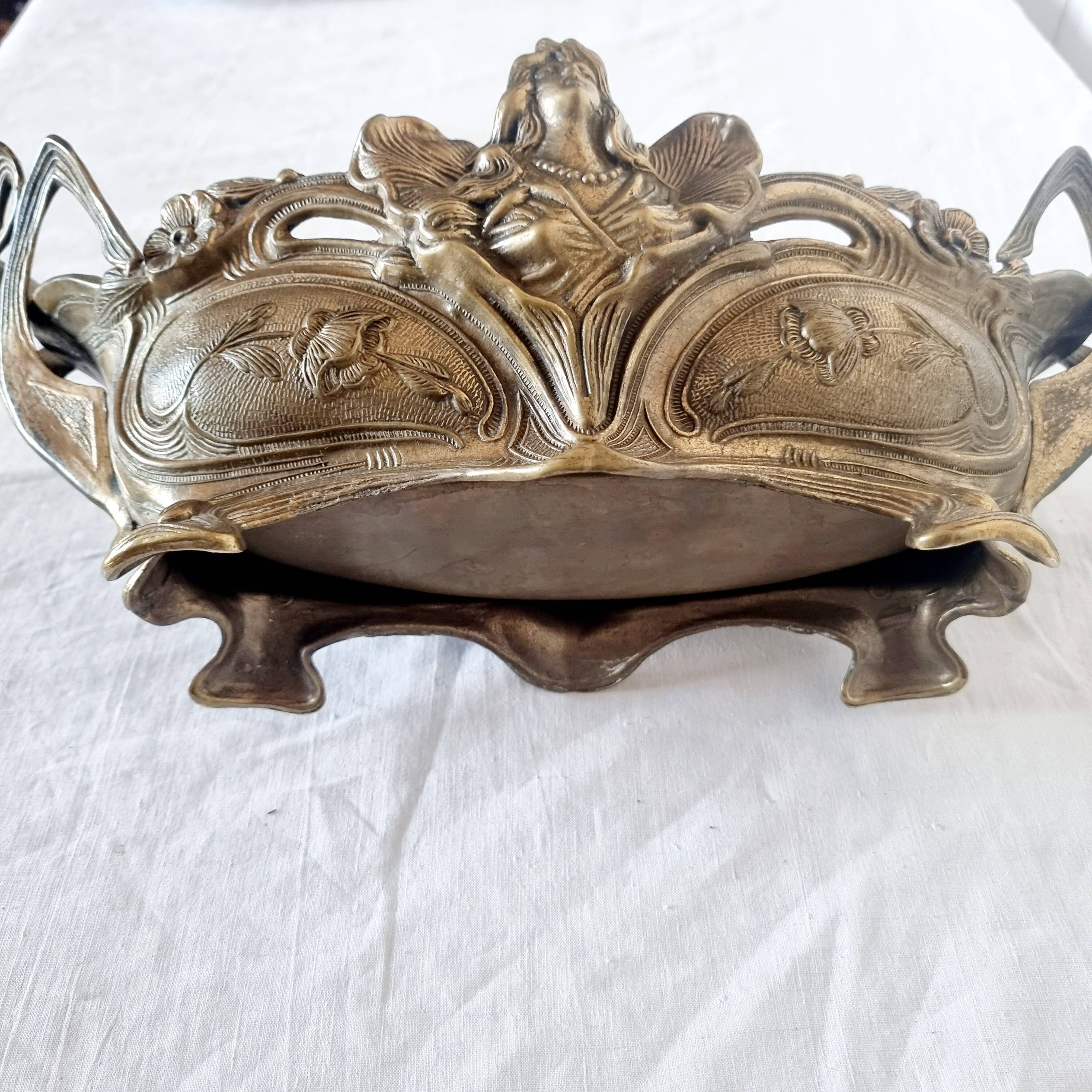 French Art Nouveau bronze planter decorated with a female mermaid