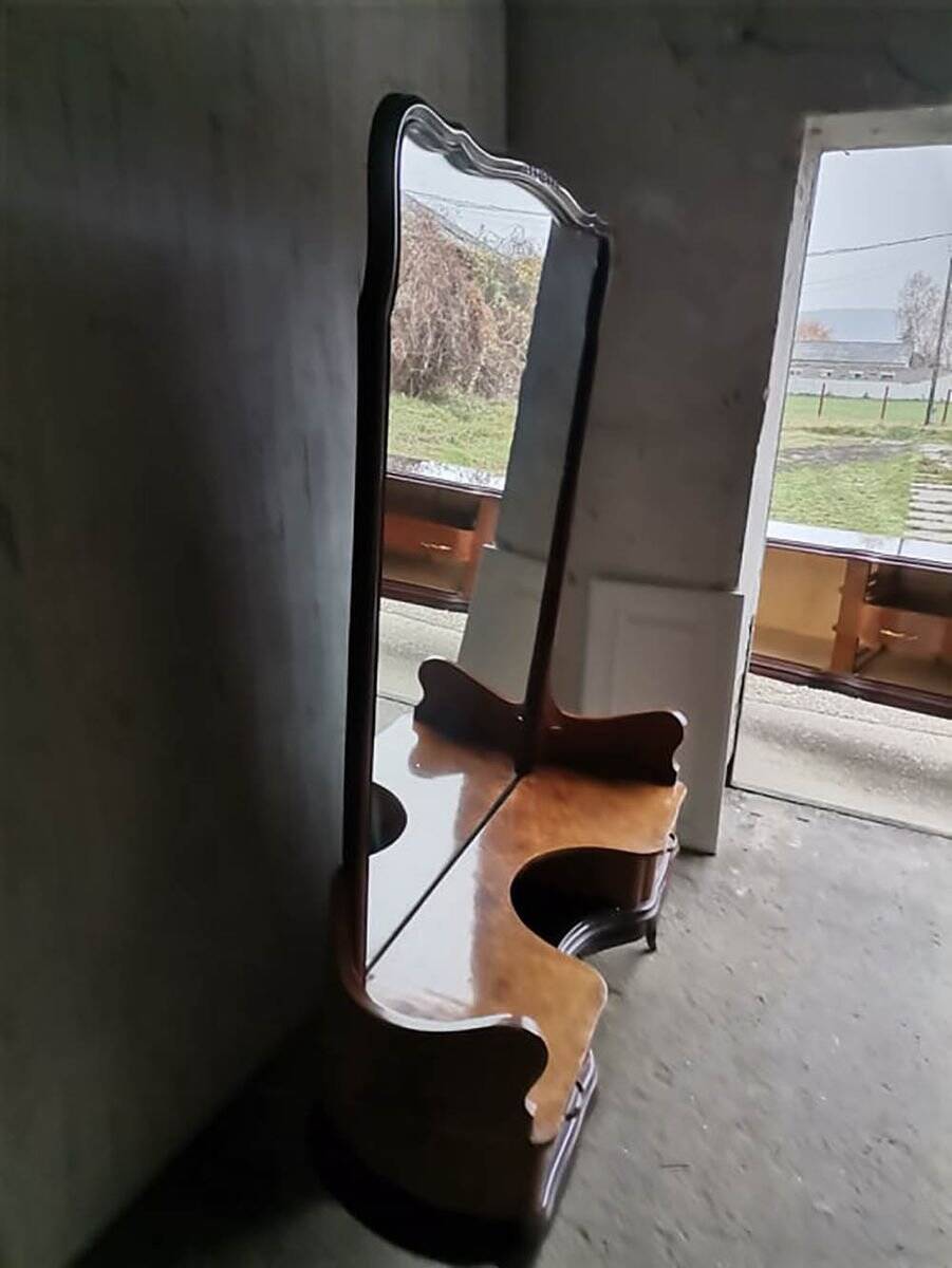 Italian Mid-Century brown wooden and brass dressing table with large mirror, 1950s.