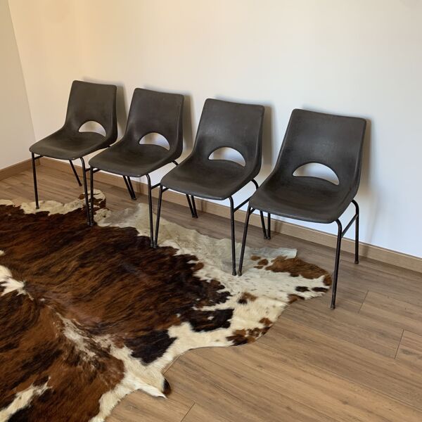 Lot de 4 chaises coque plastique marque Sitting