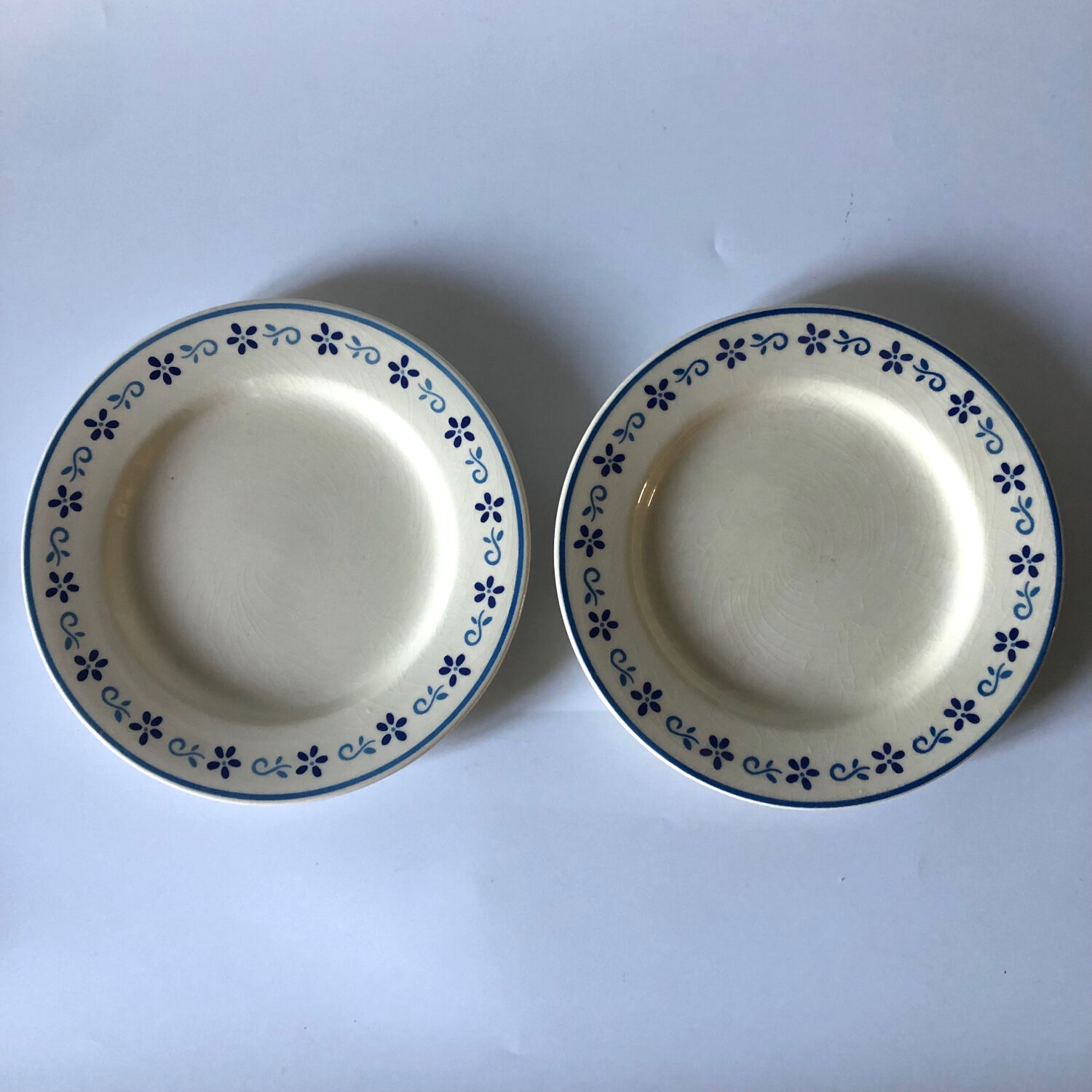 6 flat antique plates in blue white earthenware