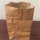 Vase Paper Bag trompe l’œil signé Alka Malta