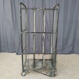 Postal sorting trolley with wheels