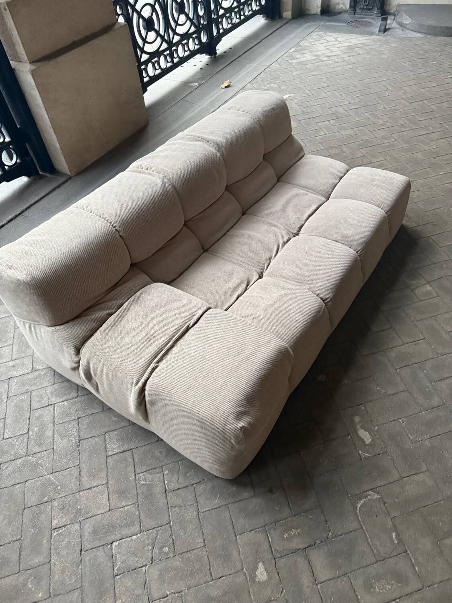 Tufty-Time sofa with chaise longue - beige