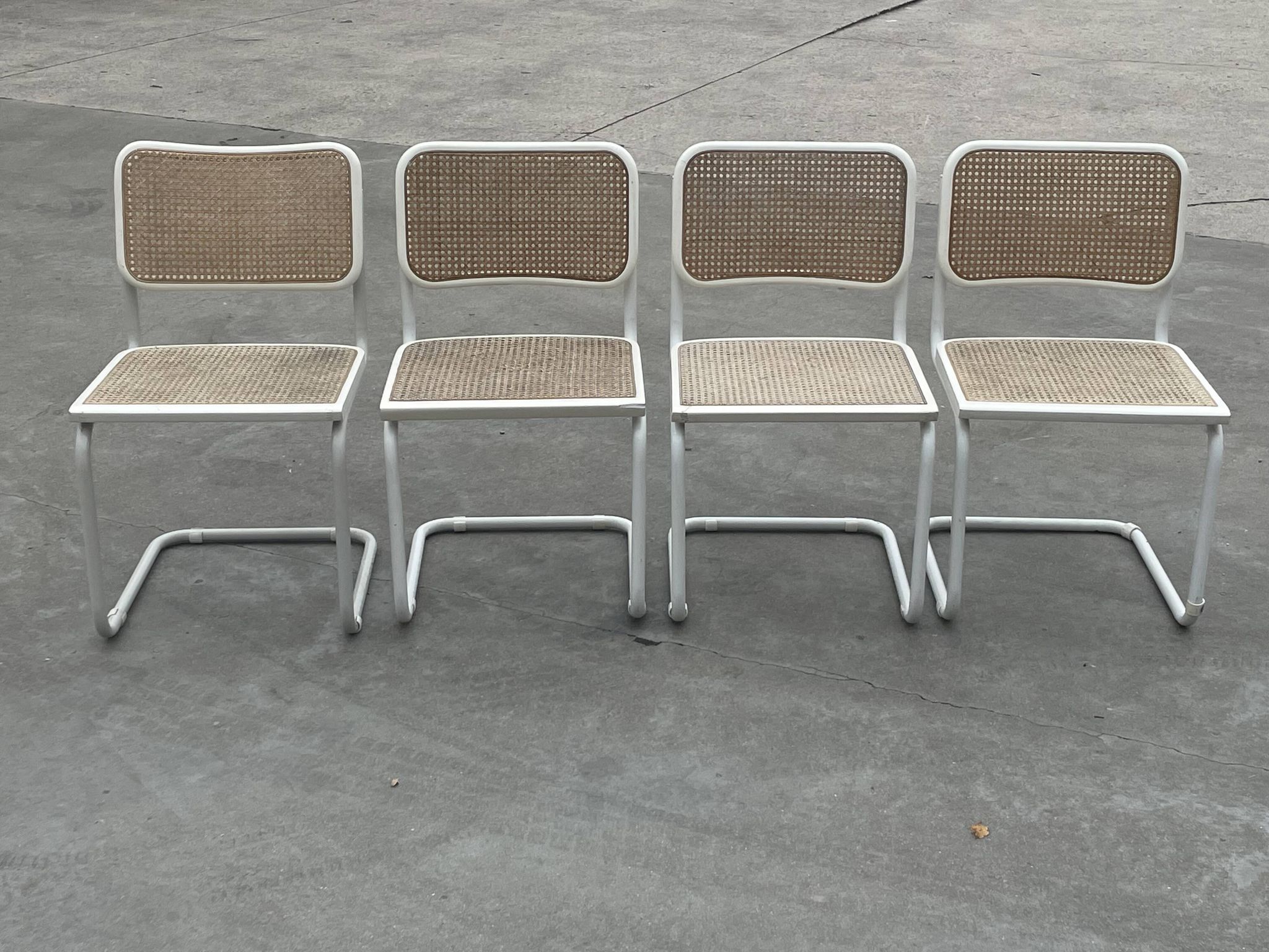 Set of 4 Cesca b32 model chairs in white by Marcel Breuer