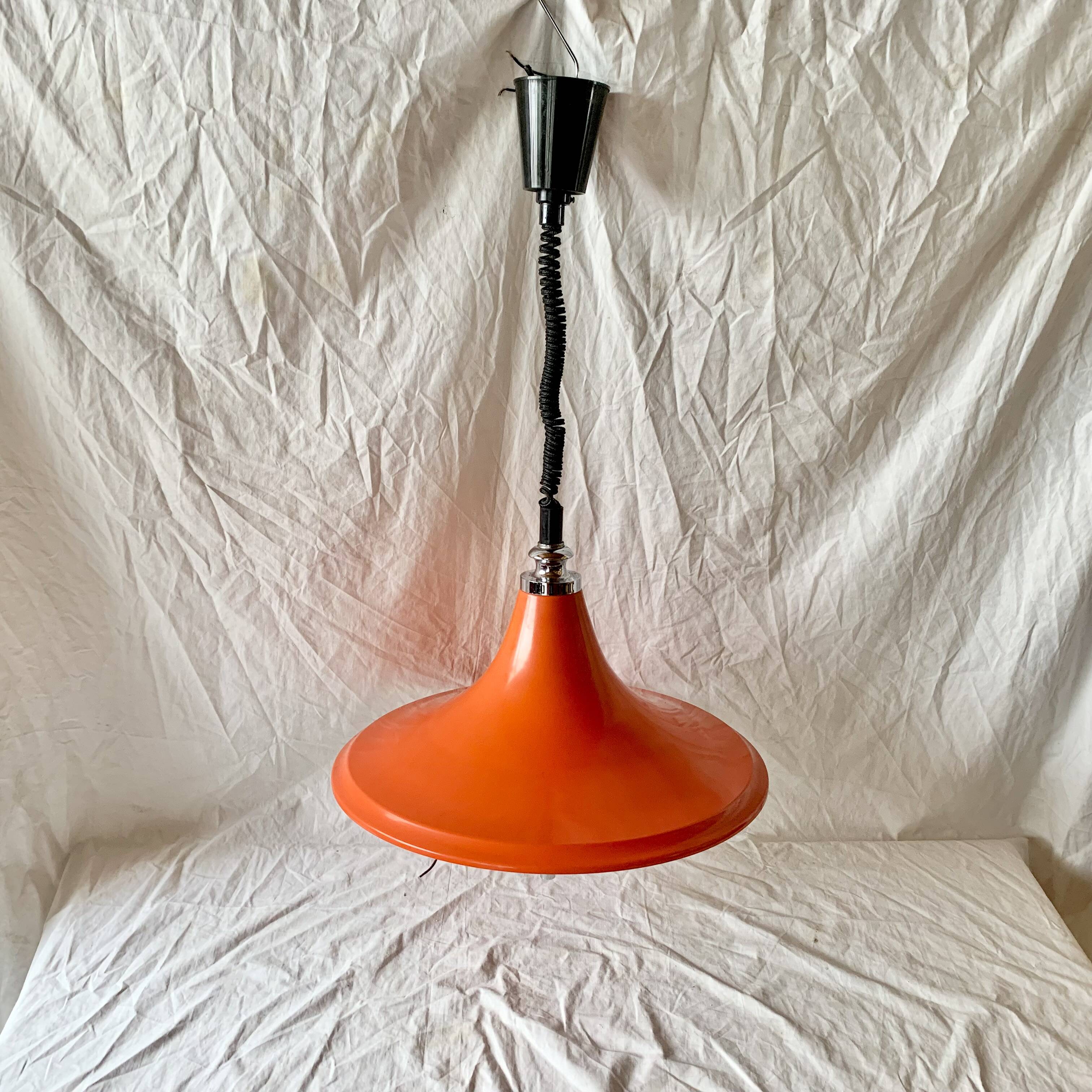 Suspension Space Age Design en métal laqué orange