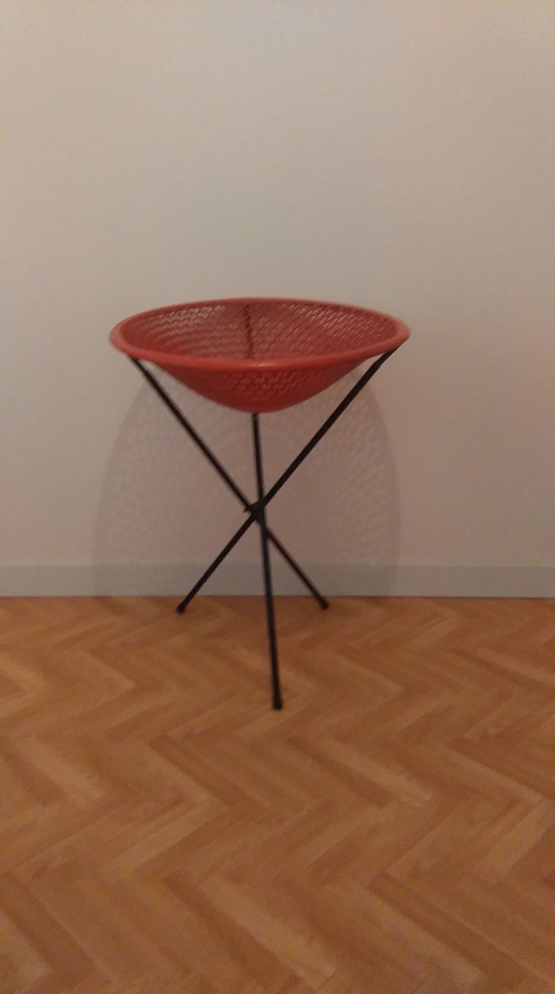 Basket basket on 60s feet