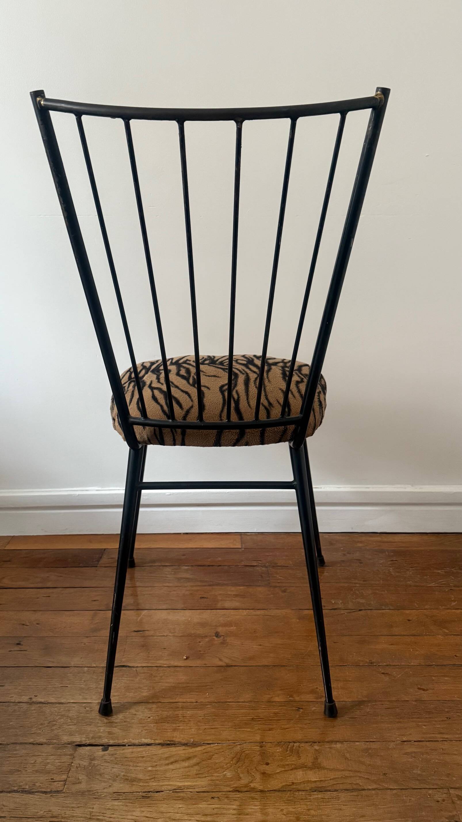 Set of 4 iron chairs