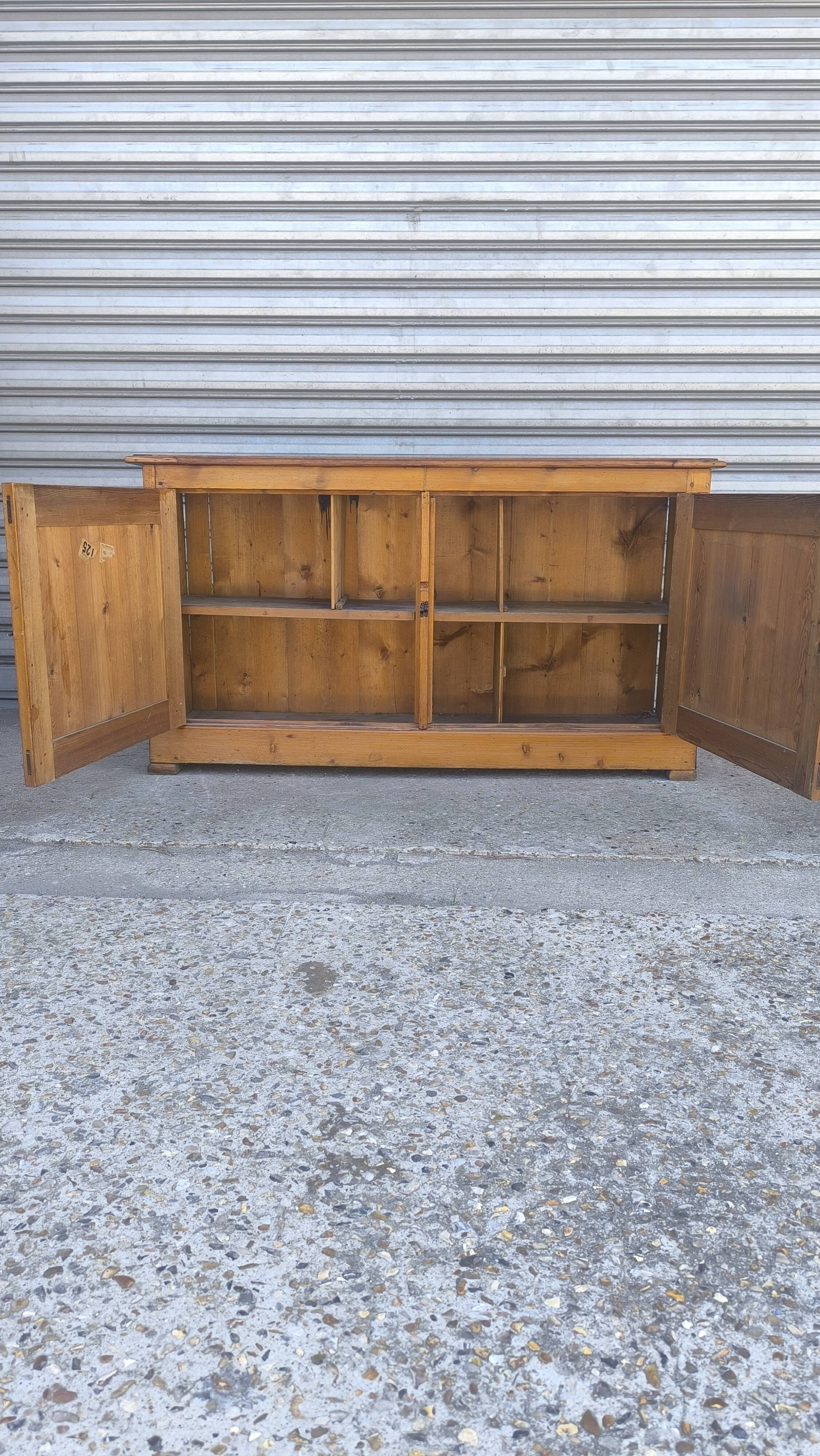 Meuble de métier - buffet en pin suédois 1940