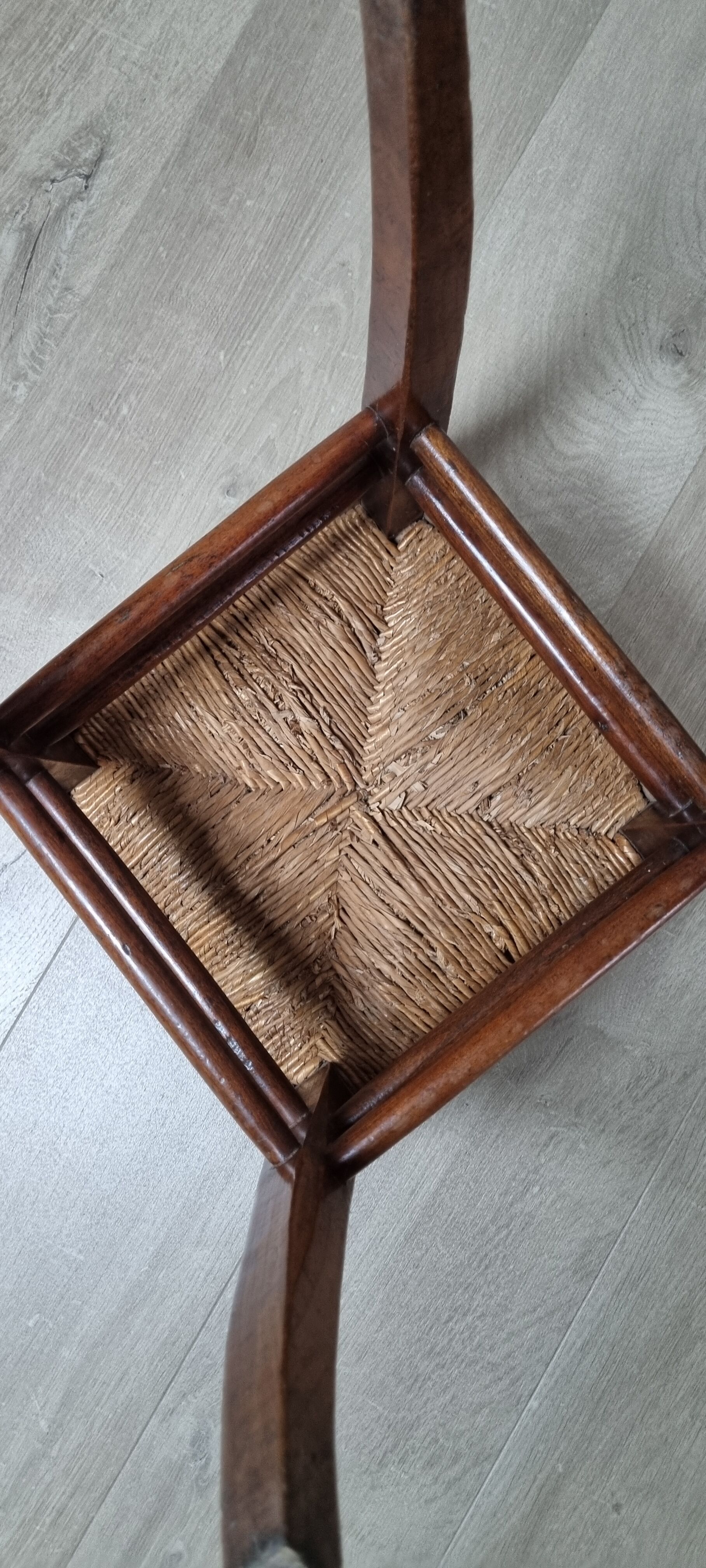 Tabouret ancien en paille et bois