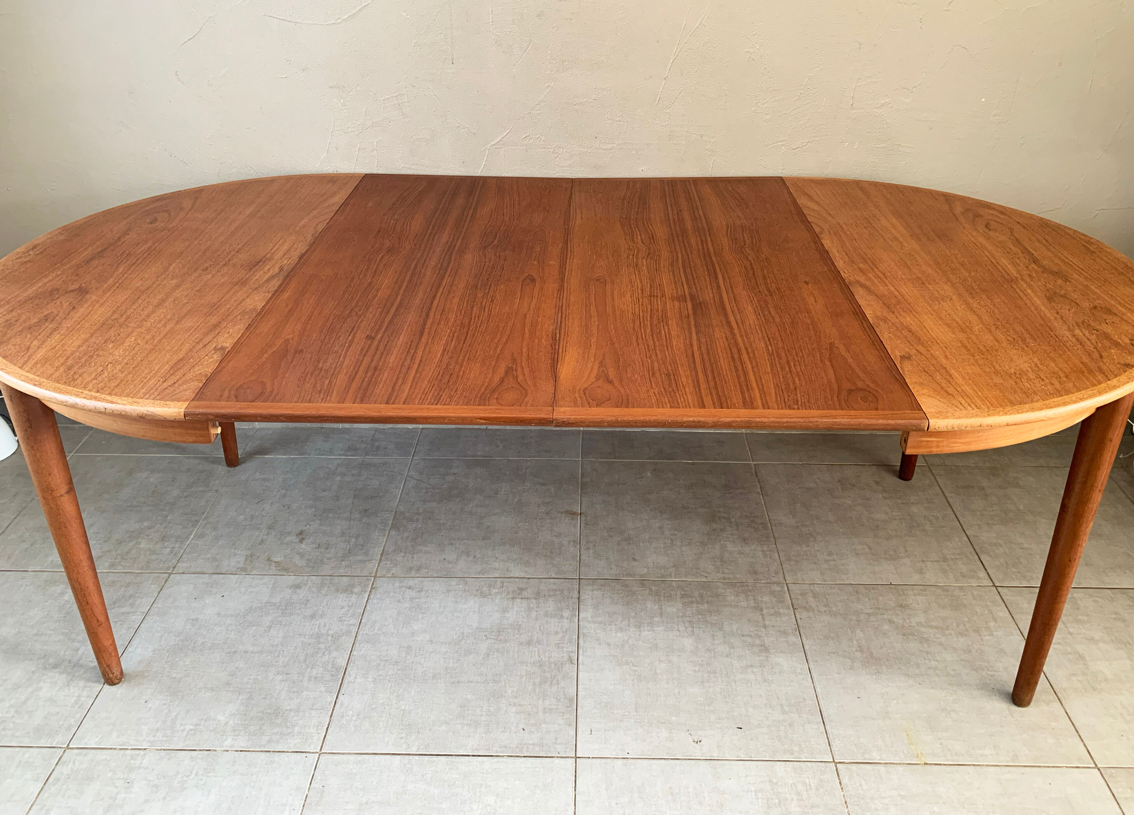 Danish teak dining table mSe Mobler, distributed by Samcom