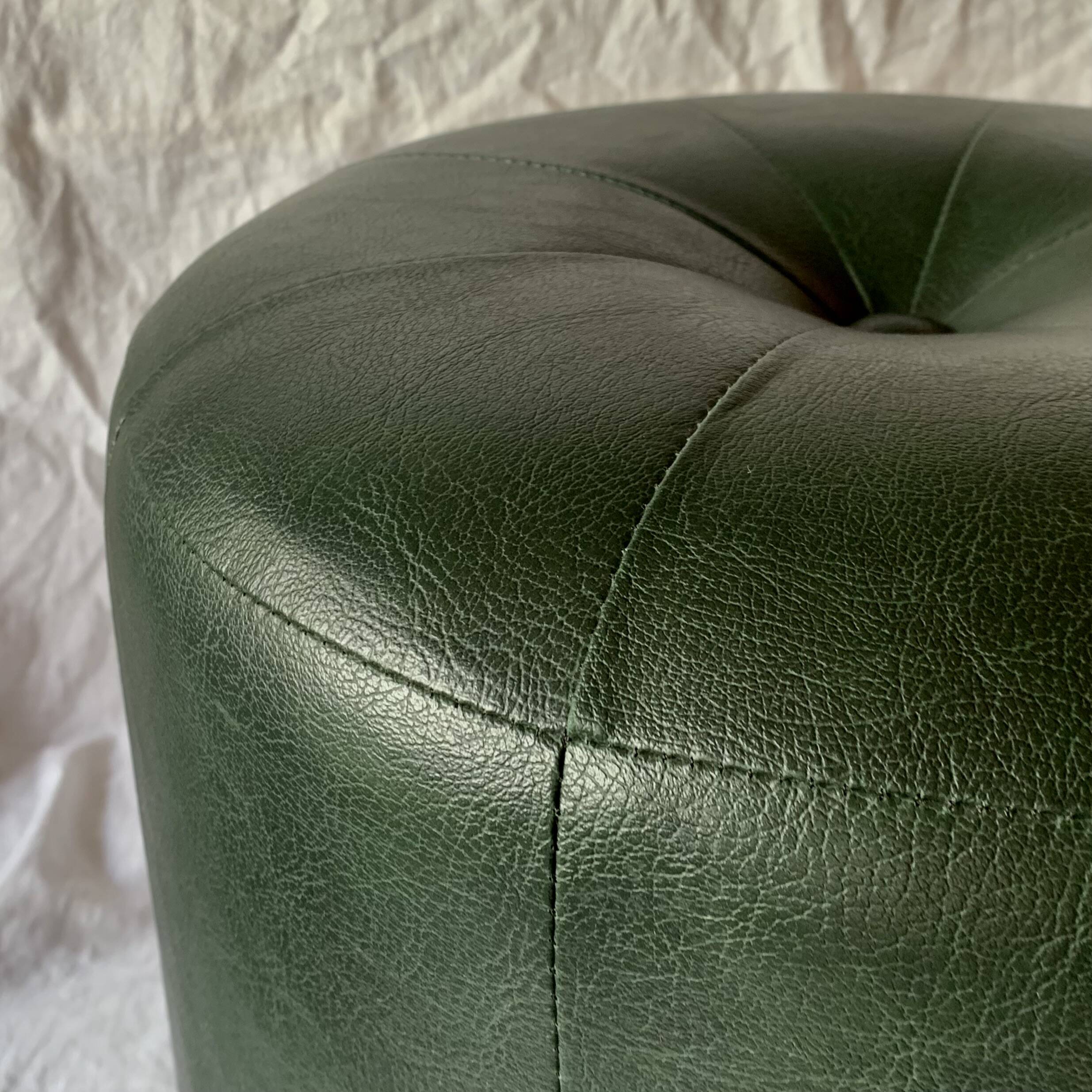 Pouf vintage rond en Skaï vert