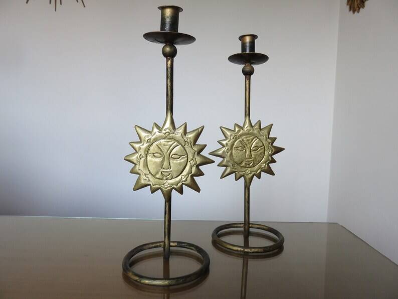 Pair of "sun" candlesticks in metal and wood from the 80s