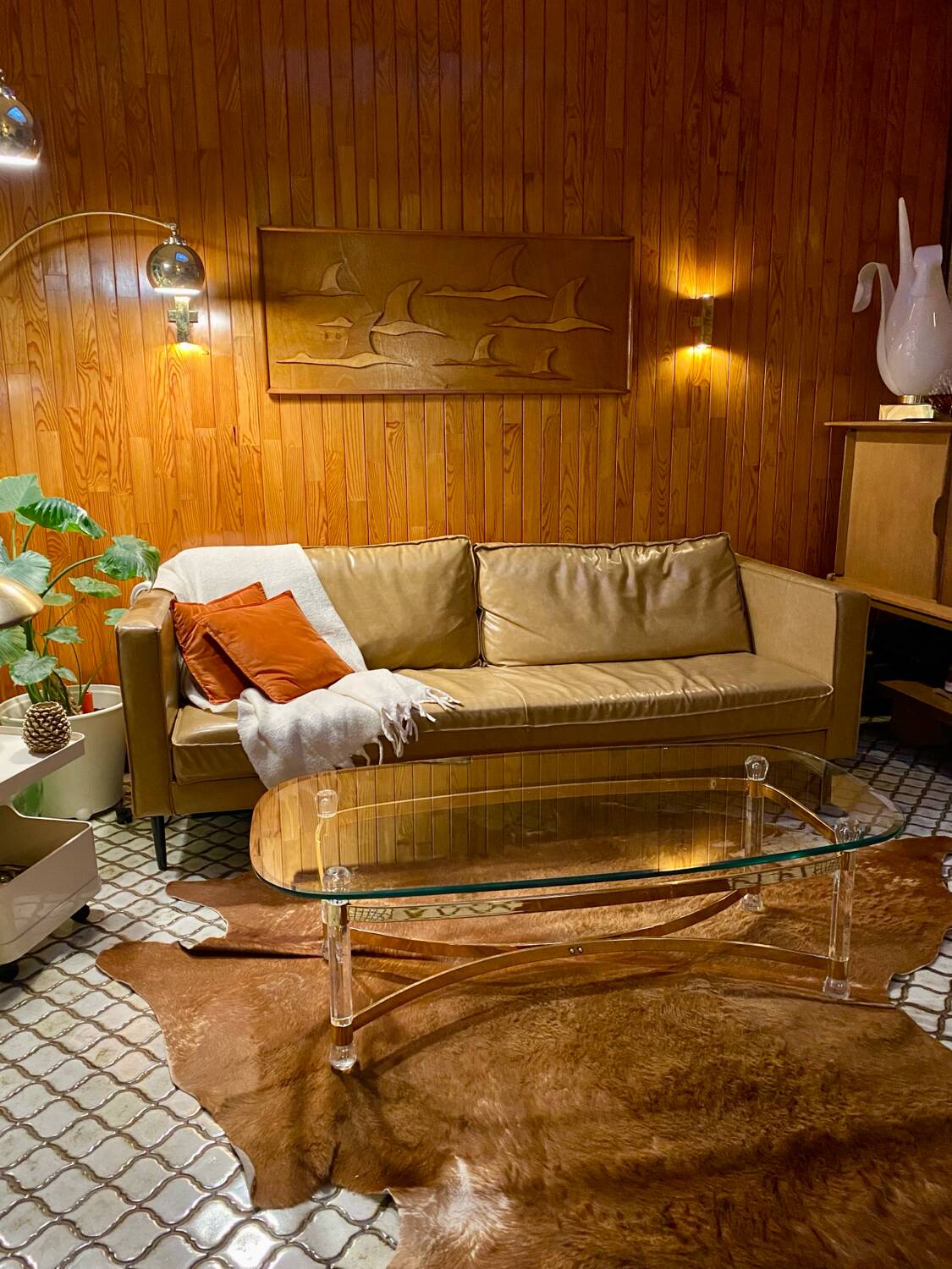Vintage coffee table with bevelled glass and plexiglass from the 1970s.