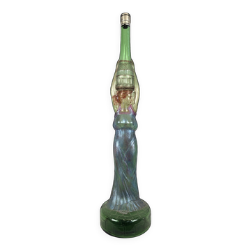 Grande bouteille Art Nouveau en verre à décor de femme en relief