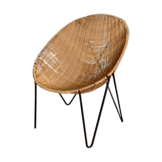 Egg basket armchair