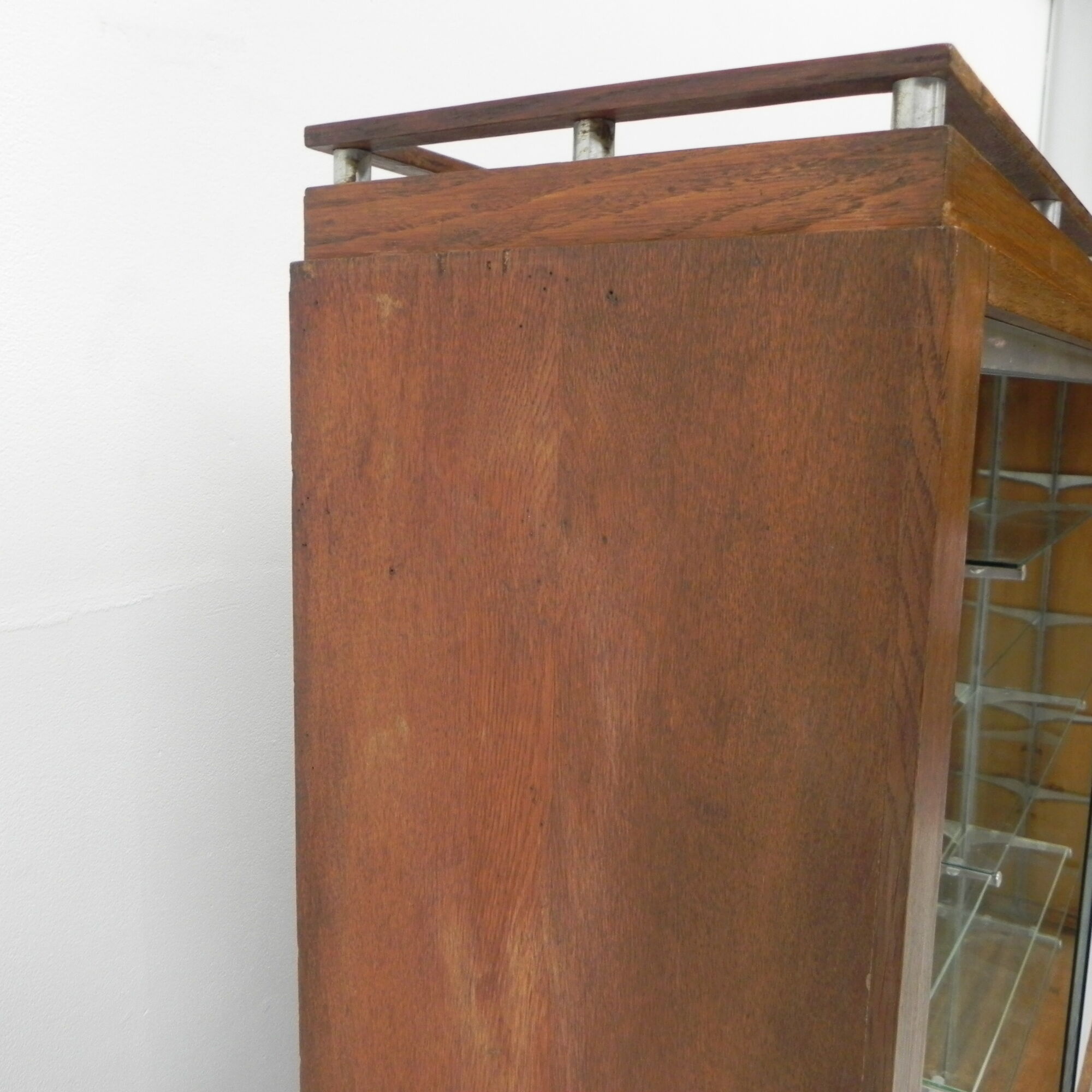 Large display cabinet with 2 sliding glass doors