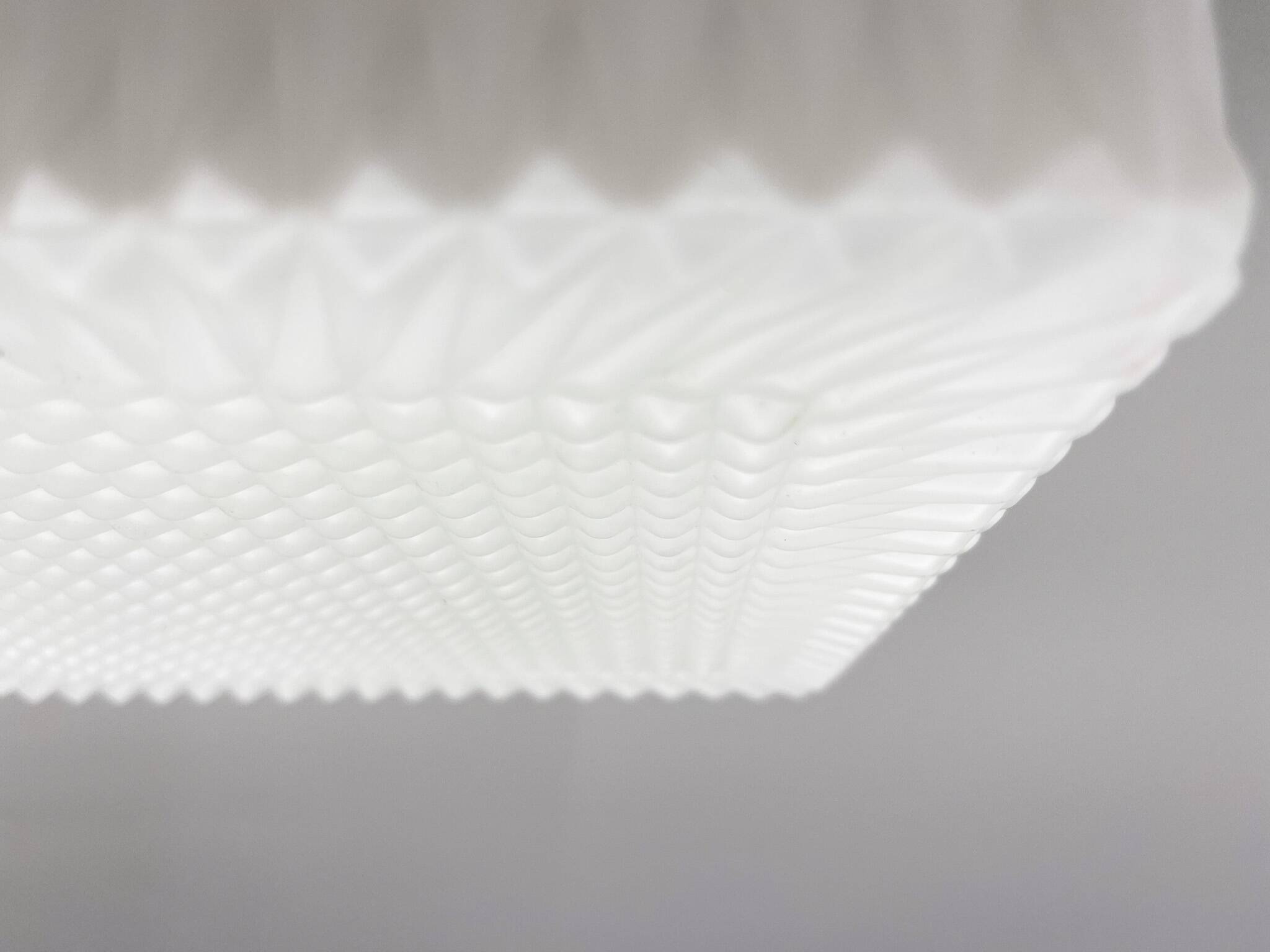Paire de plafonniers vintage en verre de lait, Tchécoslovaquie