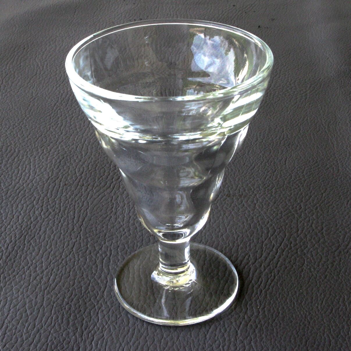 6 old glasses of bistro