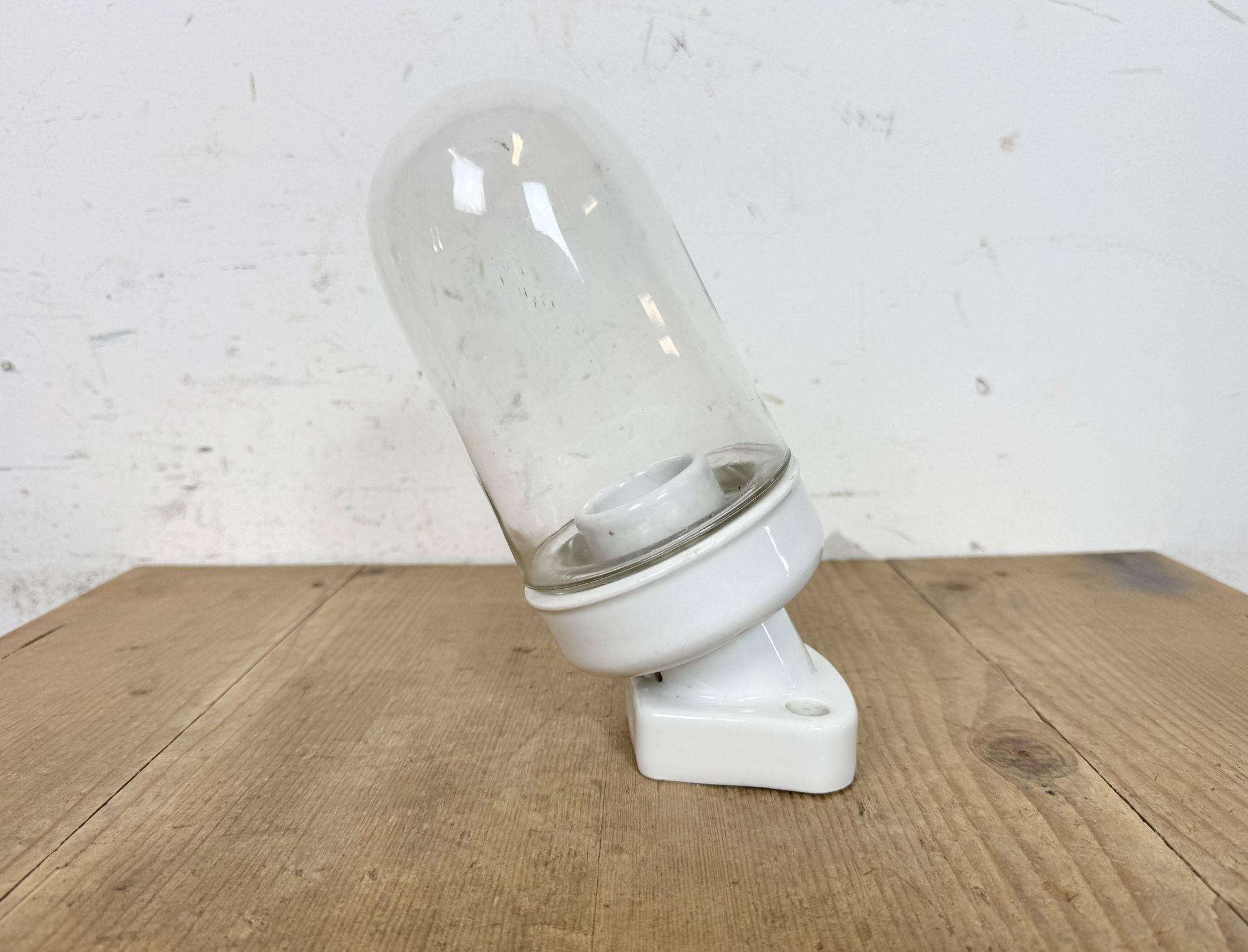 Applique murale vintage en porcelaine blanche avec verre transparent, années 1960