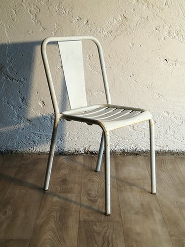 Chaise métal tolix T4 de Xavier Pauchard